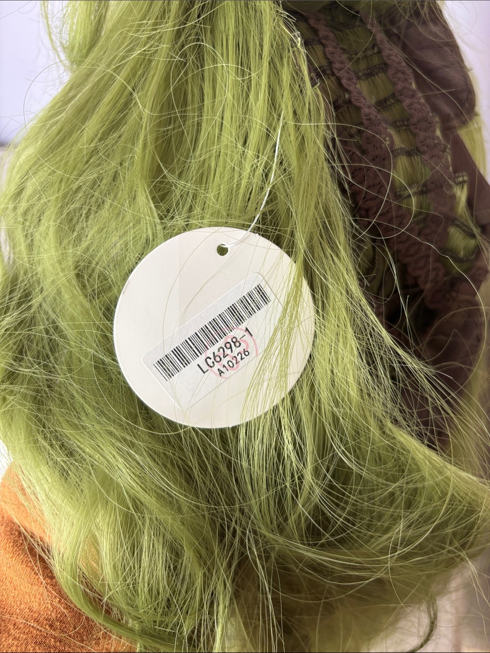 Long Wavy Olive Green Women’s Wig - Unbranded - Picture 4 of 8